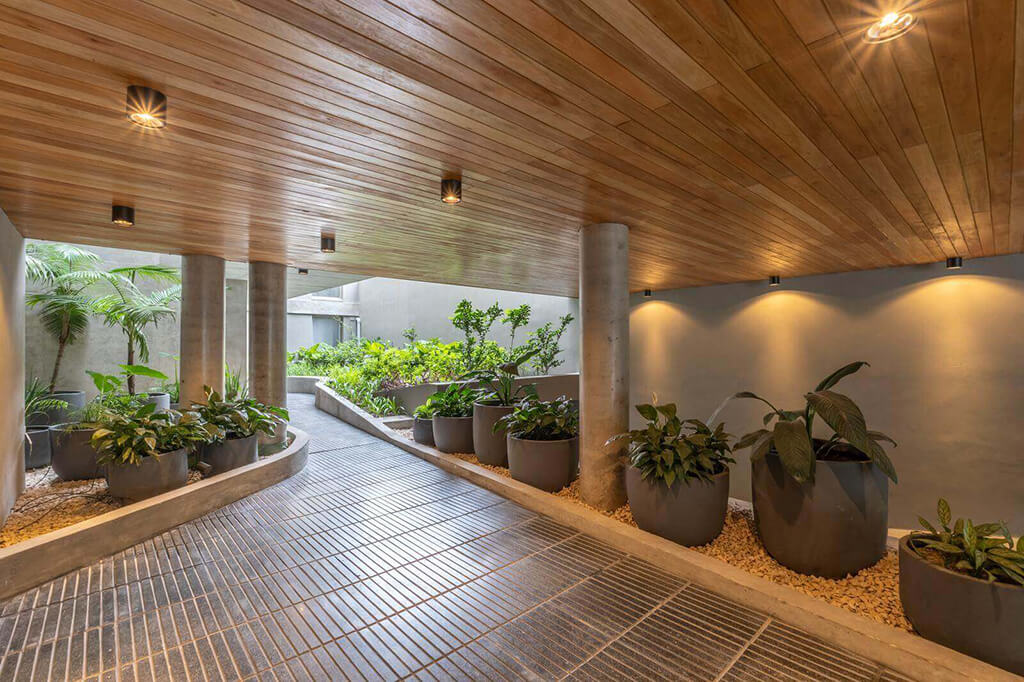 Fachada en altura con balcones curvos